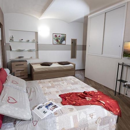 Ferienwohnung Il Cortiletto Verduno Exterior foto